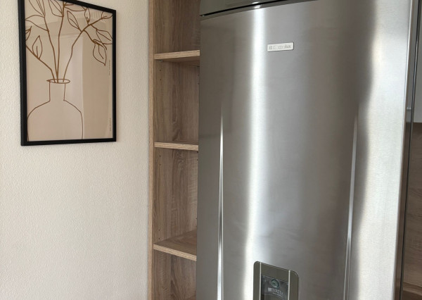 RealityDS - Prenájom 2-izb., kompletne zariadeného bytu v novostavbe,  42m2, internet +  balkón 8m2 + dve parkovacie miesta