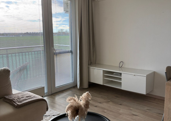 RealityDS - Prenájom 2-izb., kompletne zariadeného bytu v novostavbe,  42m2, internet +  balkón 8m2 + dve parkovacie miesta