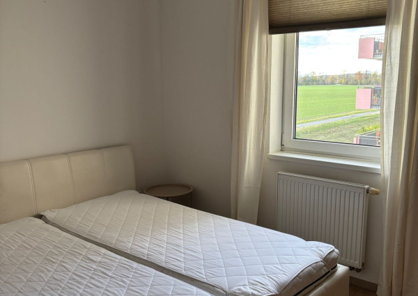 RealityDS - Prenájom 2-izb., kompletne zariadeného bytu v novostavbe,  42m2, internet +  balkón 8m2 + dve parkovacie miesta