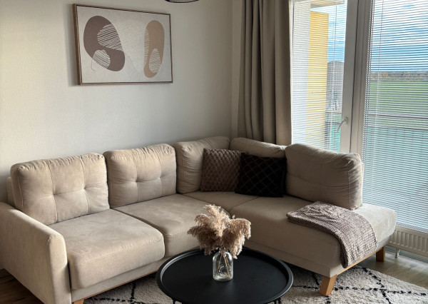 RealityDS - Prenájom 2-izb., kompletne zariadeného bytu v novostavbe,  42m2, internet +  balkón 8m2 + dve parkovacie miesta