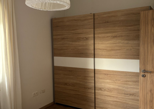 RealityDS - Prenájom 2-izb., kompletne zariadeného bytu v novostavbe,  42m2, internet +  balkón 8m2 + dve parkovacie miesta