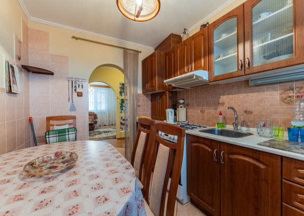 RealityDS  - Predaj kompletne zariadeného 3 izb. bytu so zasklenou loggiou,  70 m2, Hlavná ulica