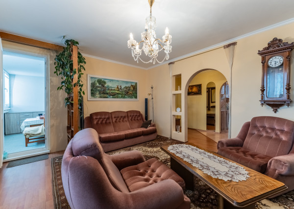 RealityDS  - Predaj kompletne zariadeného 3 izb. bytu so zasklenou loggiou,  70 m2, Hlavná ulica