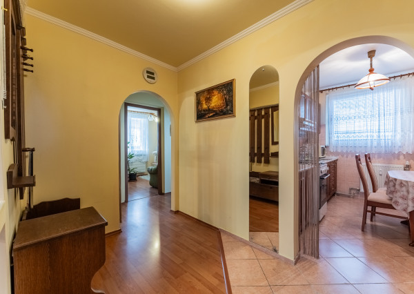 RealityDS  - Predaj kompletne zariadeného 3 izb. bytu so zasklenou loggiou,  70 m2, Hlavná ulica