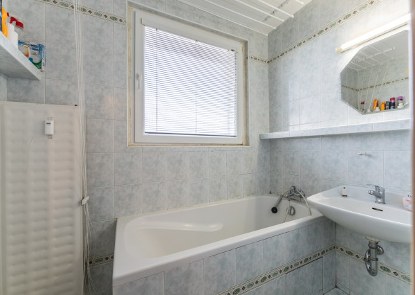 RealityDS  - Predaj kompletne zariadeného 3 izb. bytu so zasklenou loggiou,  70 m2, Hlavná ulica