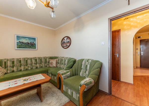 RealityDS  - Predaj kompletne zariadeného 3 izb. bytu so zasklenou loggiou,  70 m2, Hlavná ulica
