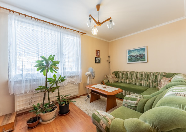 RealityDS  - Predaj kompletne zariadeného 3 izb. bytu so zasklenou loggiou,  70 m2, Hlavná ulica