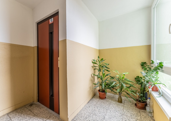 RealityDS  - Predaj kompletne zariadeného 3 izb. bytu so zasklenou loggiou,  70 m2, Hlavná ulica