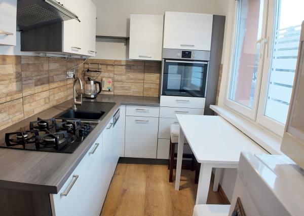 RealityDS - PREDAJ slnečného 2 izbového bytu po čiastočnej rekonštrukcií, Bratislava - Dúbravka