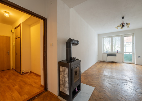 RealityDS - PREDAJ 2 izbového bytu s KRBOM - Školská, Šamorín