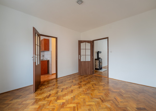 RealityDS - PREDAJ 2 izbového bytu s KRBOM - Školská, Šamorín