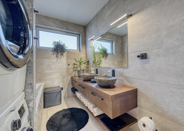 RealityDS – PREDAJ nadštandardnej 4-izbovej novostavby s bazénom a letnou kuchyňou, Orechová Potôň