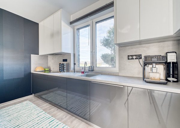 RealityDS – PREDAJ nadštandardnej 4-izbovej novostavby s bazénom a letnou kuchyňou, Orechová Potôň