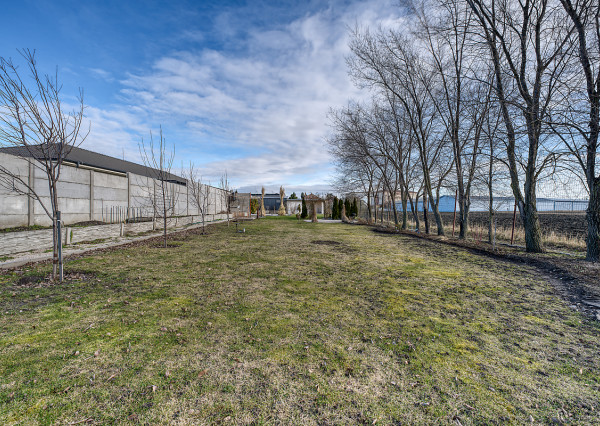 RealityDS – PREDAJ nadštandardnej 4-izbovej novostavby s bazénom a letnou kuchyňou, Orechová Potôň