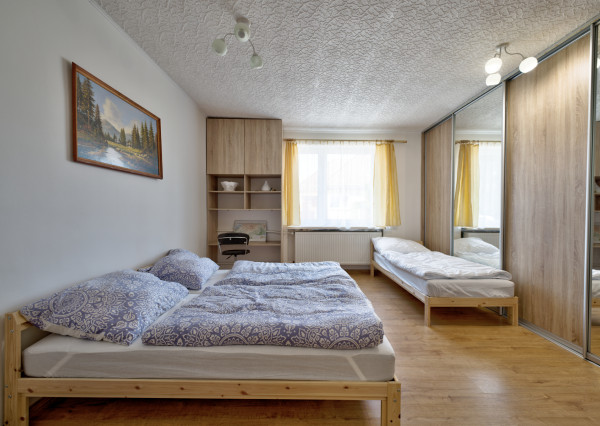 RealityDS – PREDAJ: Nadštandardný  4 izbový rodinný dom s wellnessom, bazénom a kompletným zariadením – Dolný Štál