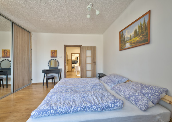 RealityDS – PREDAJ: Nadštandardný  4 izbový rodinný dom s wellnessom, bazénom a kompletným zariadením – Dolný Štál