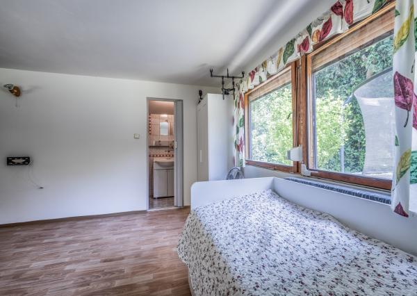 RealityDS - PREDAJ - pozemok s rekreačnou chatou priamo pri vode v Potônskych Lúkach!