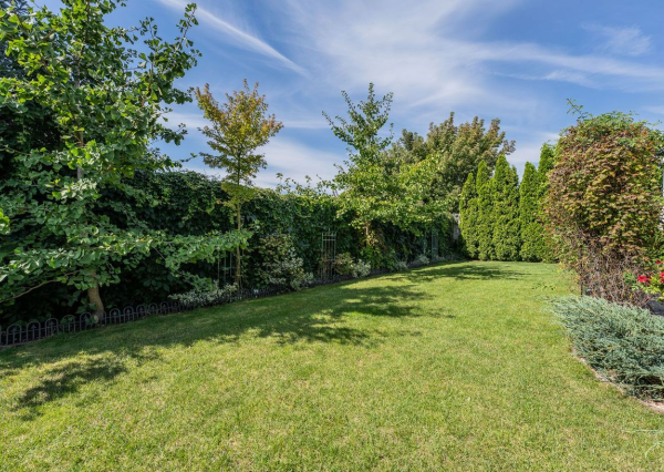 RealityDS - Nadštandardná nízkoenergetická vila v Šamoríne na PREDAJ: Moderná architektúra a špičkové technológie