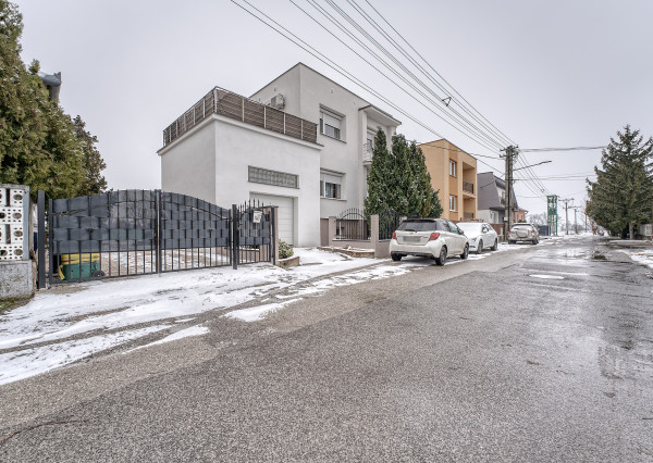 RealityDS - PREDAJ Veľkorysého 5-izbového rodinného domu po kompletnej rekonštrukcii: Váš nový domov vo Vydranoch