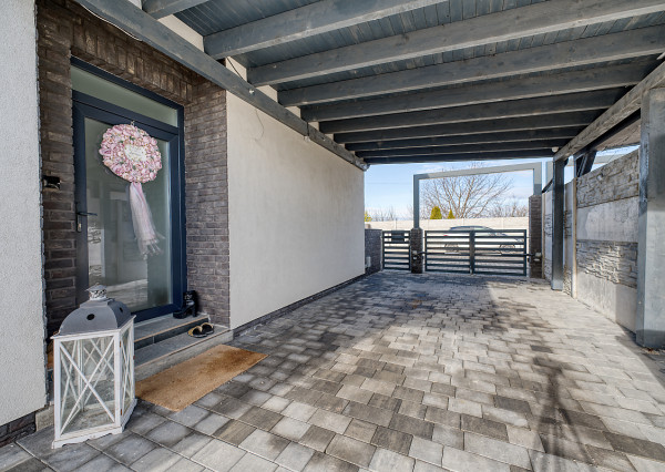 RealityDS – PREDAJ nadštandardnej 4-izbovej novostavby s bazénom a letnou kuchyňou, Orechová Potôň