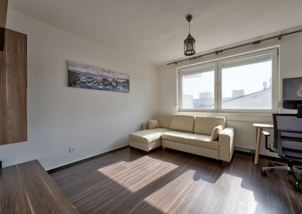 RealityDS – PRENÁJOM zariadeného 2 izb. bytu + krytého garáž. státia, ul. Agátová, Dúbravka