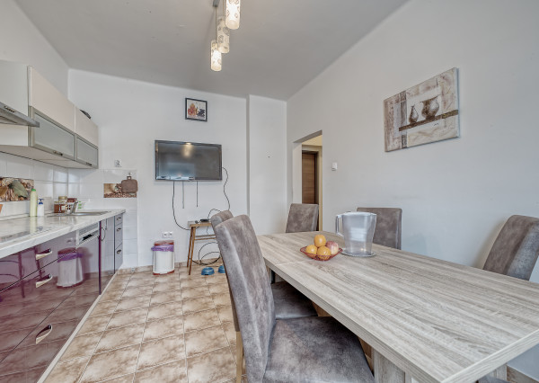 RealityDS - PREDAJ Veľkorysého 5-izbového rodinného domu po kompletnej rekonštrukcii: Váš nový domov vo Vydranoch