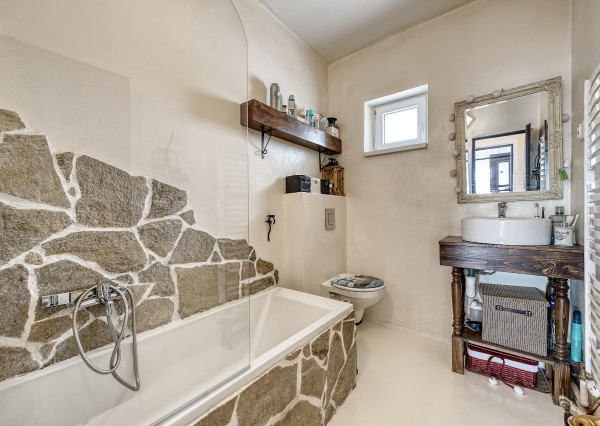 RealityDS - PREDAJ Veľkorysého 5-izbového rodinného domu po kompletnej rekonštrukcii: Váš nový domov vo Vydranoch