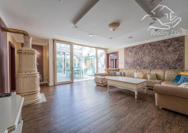 RealityDS - Nadštandardná nízkoenergetická vila v Šamoríne na PREDAJ: Moderná architektúra a špičkové technológie