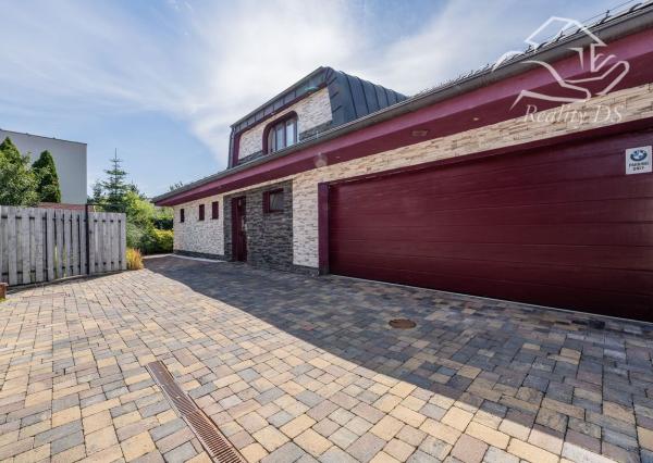 RealityDS - Nadštandardná nízkoenergetická vila v Šamoríne na PREDAJ: Moderná architektúra a špičkové technológie