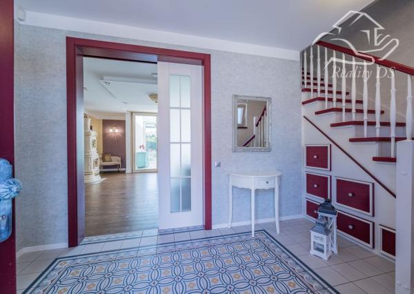 RealityDS - Nadštandardná nízkoenergetická vila v Šamoríne na PREDAJ: Moderná architektúra a špičkové technológie