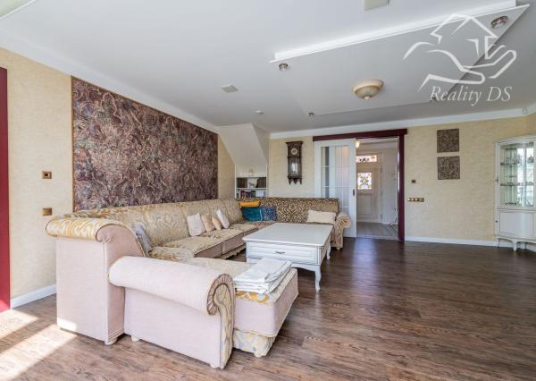 RealityDS - Nadštandardná nízkoenergetická vila v Šamoríne na PREDAJ: Moderná architektúra a špičkové technológie