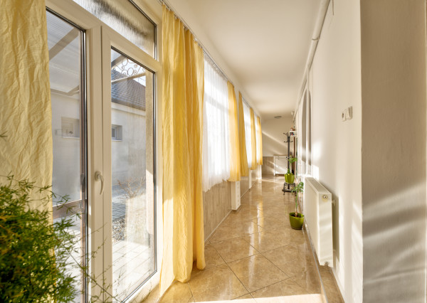 RealityDS – PREDAJ: Nadštandardný  4 izbový rodinný dom s wellnessom, bazénom a kompletným zariadením – Dolný Štál