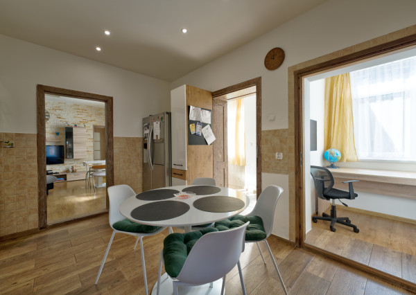 RealityDS – PREDAJ: Nadštandardný  4 izbový rodinný dom s wellnessom, bazénom a kompletným zariadením – Dolný Štál