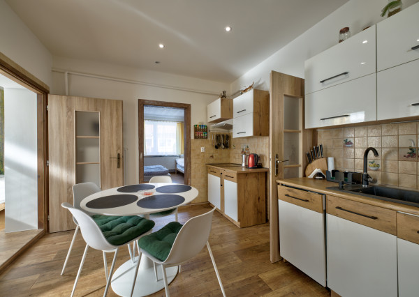 RealityDS – PREDAJ: Nadštandardný  4 izbový rodinný dom s wellnessom, bazénom a kompletným zariadením – Dolný Štál