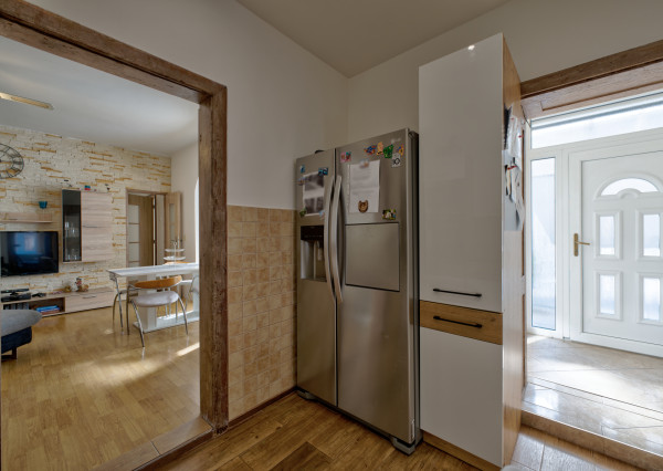 RealityDS – PREDAJ: Nadštandardný  4 izbový rodinný dom s wellnessom, bazénom a kompletným zariadením – Dolný Štál