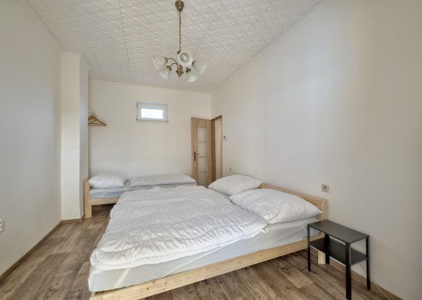 RealityDS – PREDAJ: Nadštandardný  4 izbový rodinný dom s wellnessom, bazénom a kompletným zariadením – Dolný Štál