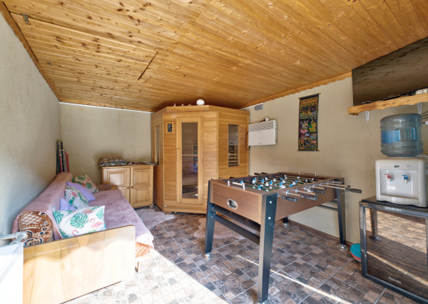 RealityDS – PREDAJ: Nadštandardný  4 izbový rodinný dom s wellnessom, bazénom a kompletným zariadením – Dolný Štál