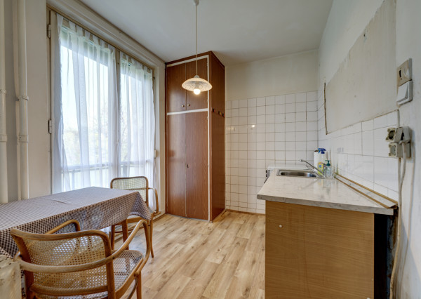 RealityDS - PREDAJ 2-izbového bytu, balkón+loggia, Komárnická