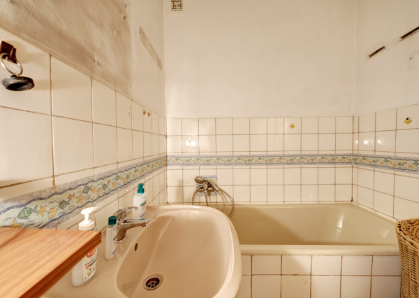 RealityDS - PREDAJ 2-izbového bytu, balkón+loggia, Komárnická