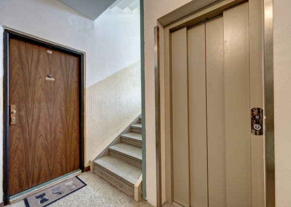 RealityDS - PREDAJ 2-izbového bytu, balkón+loggia, Komárnická