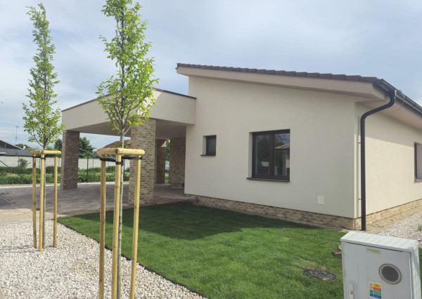 Predaj - 4 izb. NOVOSTAVBA BUNGALOVU  s 3 parkovacími plochami na 5,60 á pozemku, Šamorín