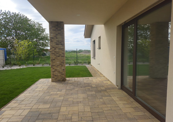 Predaj - 4 izb. NOVOSTAVBA BUNGALOVU  s 3 parkovacími plochami na 5,60 á pozemku, Šamorín