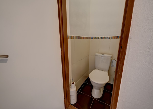 RK RealityDS - PRENÁJOM - zariadený a kompletne zrekonštruovaný 2 izb. byt, 54m², Školská ulica
