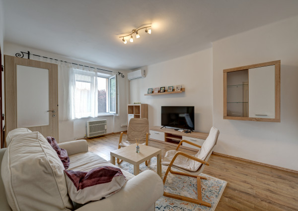 RK RealityDS - PRENÁJOM - zariadený a kompletne zrekonštruovaný 2 izb. byt, 54m², Školská ulica