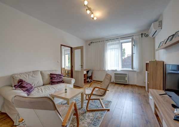 RK RealityDS - PRENÁJOM - zariadený a kompletne zrekonštruovaný 2 izb. byt, 54m², Školská ulica