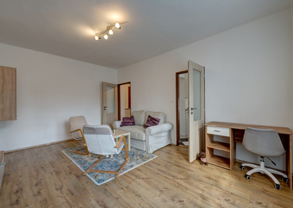 RK RealityDS - PRENÁJOM - zariadený a kompletne zrekonštruovaný 2 izb. byt, 54m², Školská ulica