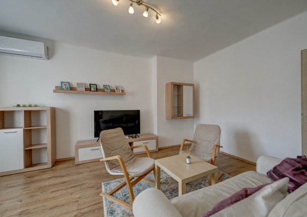 RK RealityDS - PRENÁJOM - zariadený a kompletne zrekonštruovaný 2 izb. byt, 54m², Školská ulica