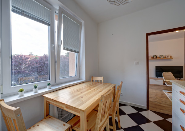 RK RealityDS - PRENÁJOM - zariadený a kompletne zrekonštruovaný 2 izb. byt, 54m², Školská ulica