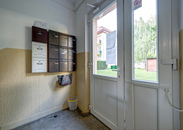 RK RealityDS - PRENÁJOM - zariadený a kompletne zrekonštruovaný 2 izb. byt, 54m², Školská ulica
