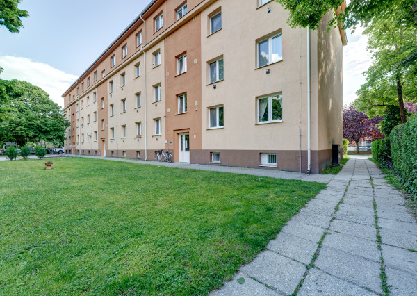 RK RealityDS - PRENÁJOM - zariadený a kompletne zrekonštruovaný 2 izb. byt, 54m², Školská ulica